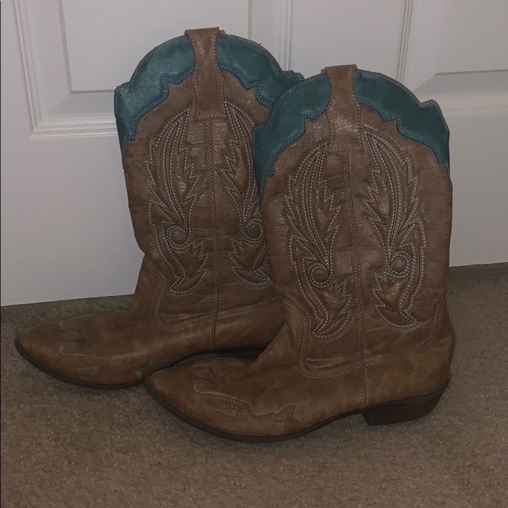 Cowgirl boots size 8.5